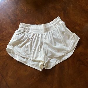 Hotty Hot Low-Rise Lined
Short 2.5"